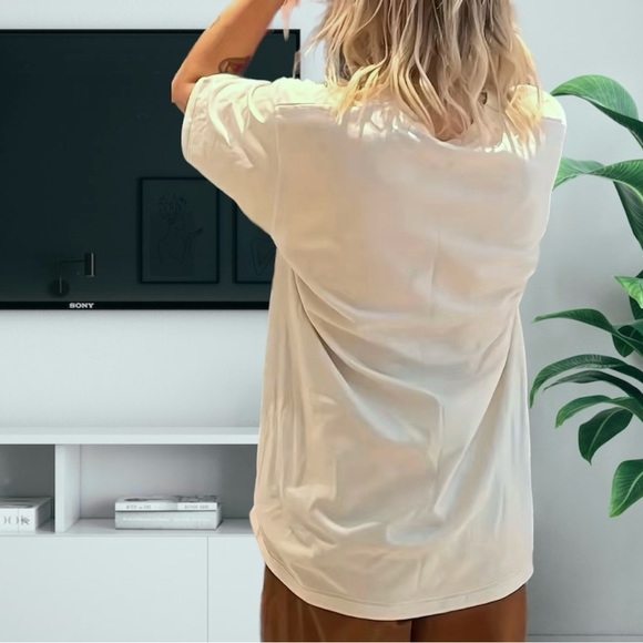 Nwot TAYLOR SWIFT T Shirt Womens Size Large Swiftie SLIM fit Crewneck - Picture 2 of 5